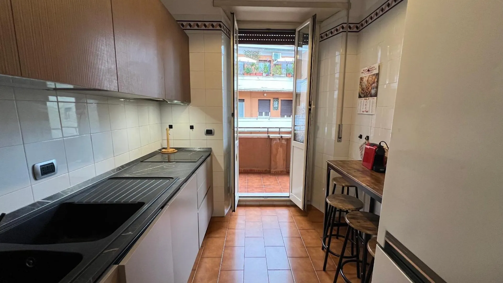 --Colosseum 15 Min-- Trastevere, Free Wi-Fi & A-C Apartment Rome